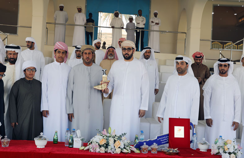 راشد بن سعود المعلا يشهد مهرجان أم القيوين للهجن العربية الأصيلة بمنطقة اللبسة