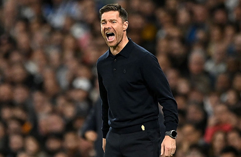 ألونسو «ممتن» لدعم لاعبيه رغم الخسارة أمام سيتي 