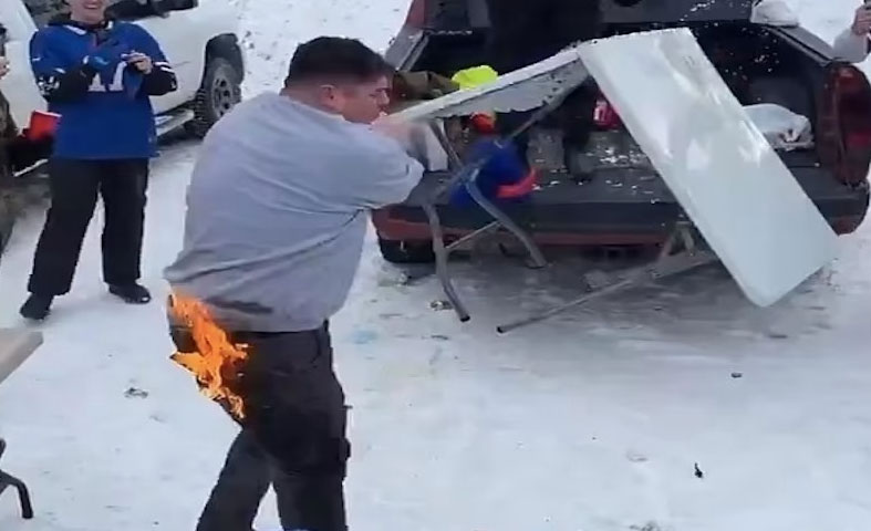 اشتعلت النيران في بنطال مشجع فريق 