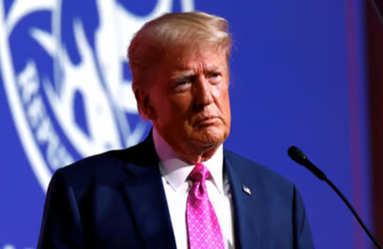 قاض أمريكي يمنع ترامب من توجيه انتقادات علنية بقضية ستورمي دانييلز