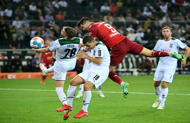 بايرن ميونيخ يكتفي بالتعادل  مع مونشنغلادباخ 