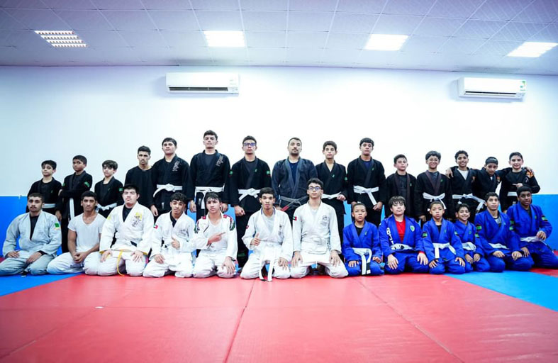 فريق «نادي الإمارات الرياضي» للجوجيتسو يحصد 64 ميدالية ملونة