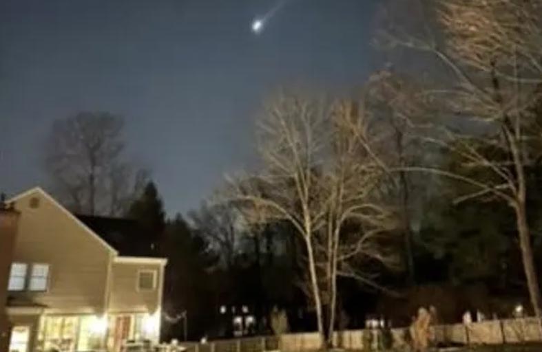 أجسام طائرة تثير حيرة الأميركيين.. والحكومة «لا تعرف مصدرها»