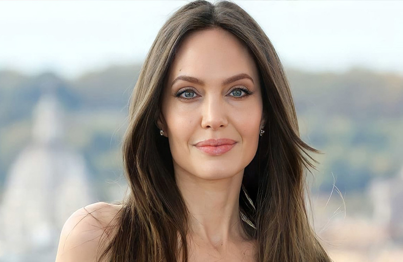 أنجلينا جولي: الأمومة أنقذتني من «مسارات لا تليق بي»