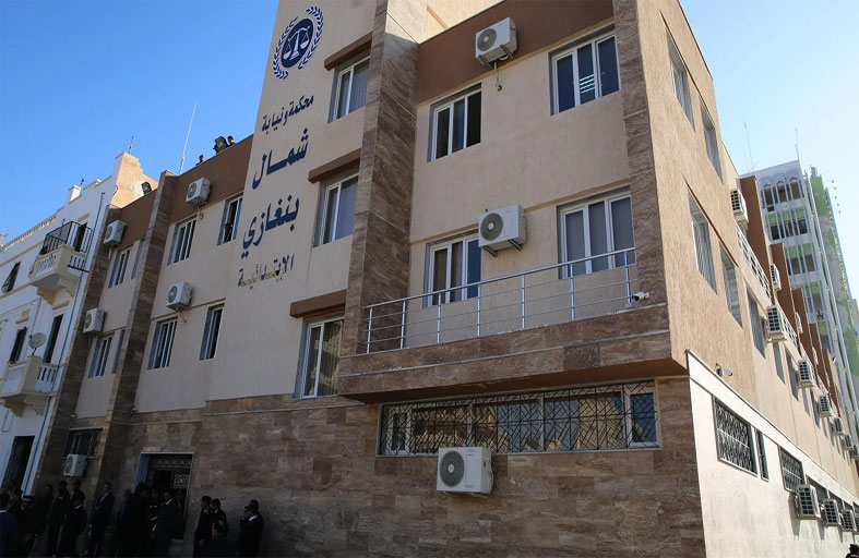 يعتدي على قاضية خلال المحاكمة