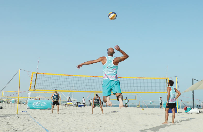 إقبال كبير على أسبوع الرياضات الشاطئية بدبي