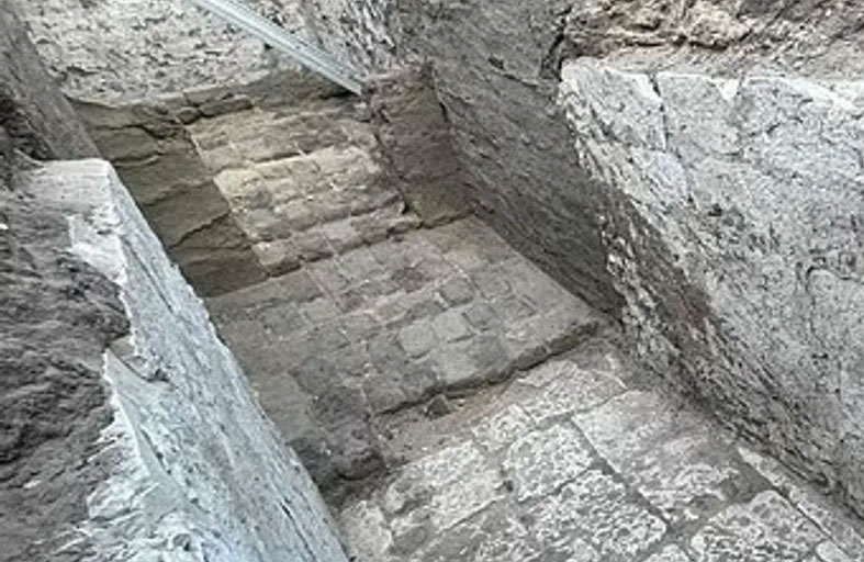 اكتشاف مقبرة ملكية لـ«فرعون غامض» في مصر