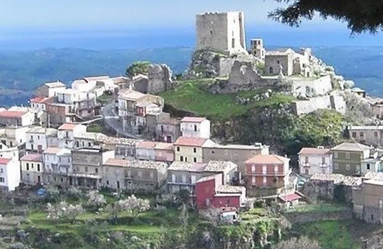 أغرب مرسوم في بلدة إيطالية.. المرض ممنوع