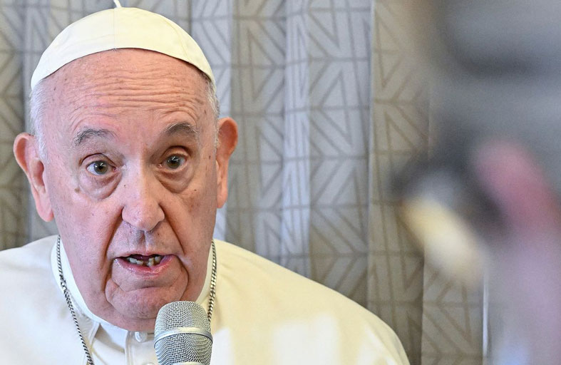 البابا يحضّ العالم على تفادي خطر حرب نووية 