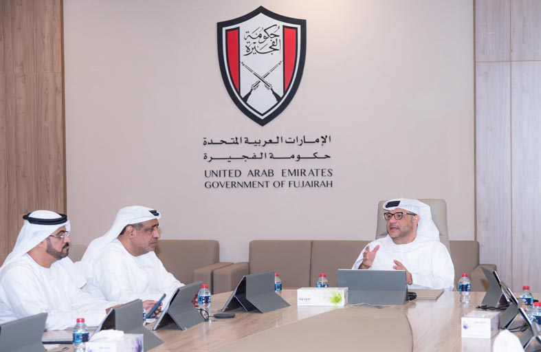 مدير الديوان الأميري بالفجيرة يجتمع مع وفد من وزارة الطاقة والبنية التحتية