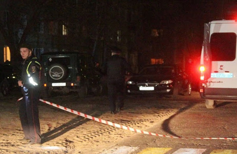 يقتل ثلاثة في حفل بمنزله وينتحر