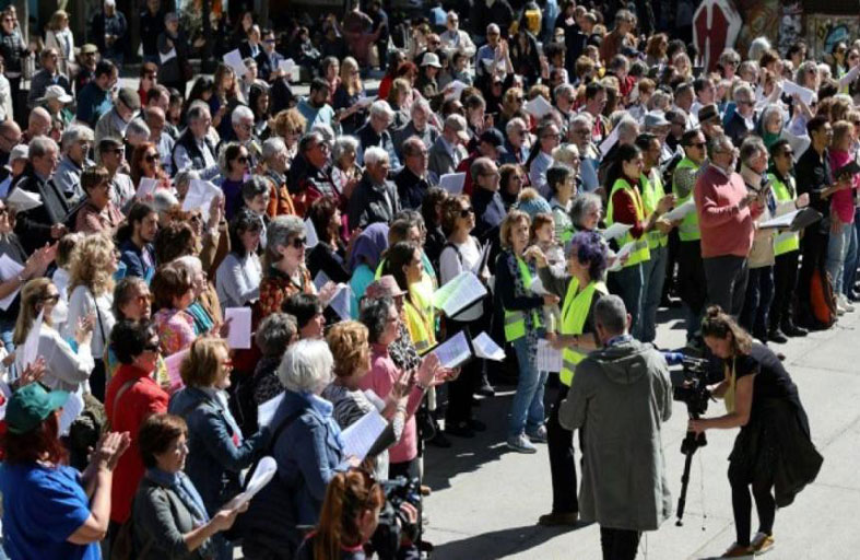 جوقات من العالم أجمع تغنّي من أجل السلام في أوكرانيا 