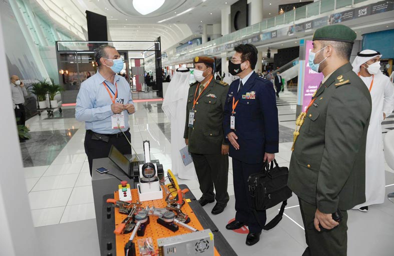 جناح جامعة الإمارات في آيدكس 2021  يشهد إقبالاً من الزوار