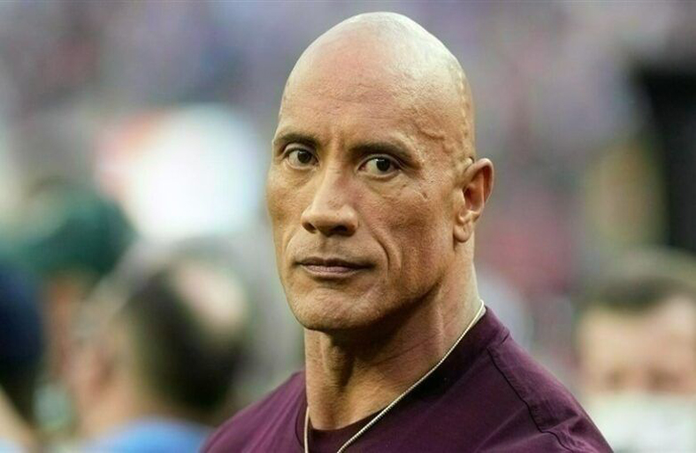 «ذا روك» يعتذر لتقصيره في مساعدة جزيرة ماوي 