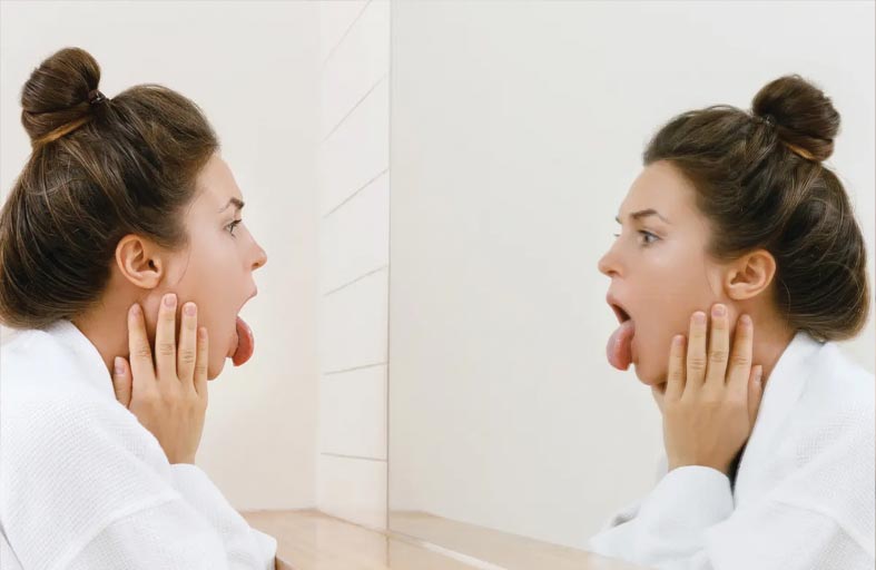 لون لسانك قد يكشف حالتك الصحية