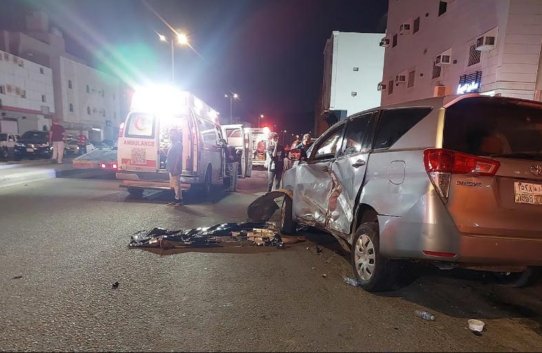 سيارة تدهس صائمين على سفرة إفطار 