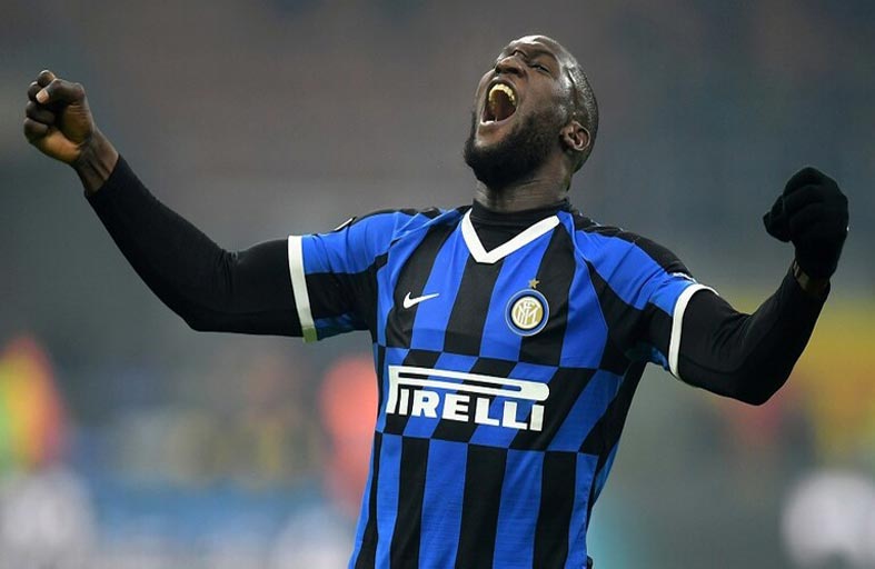 لوكاكو يصل إلى ميلانو لإتمام إجراءات عودته إلى إنتر