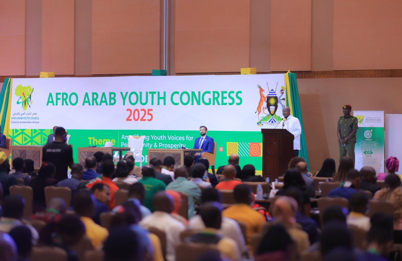 نيابة عن رئيس الدولة .. سلطان النيادي يحضر احتفالات أوغندا بذكرى استقلالها