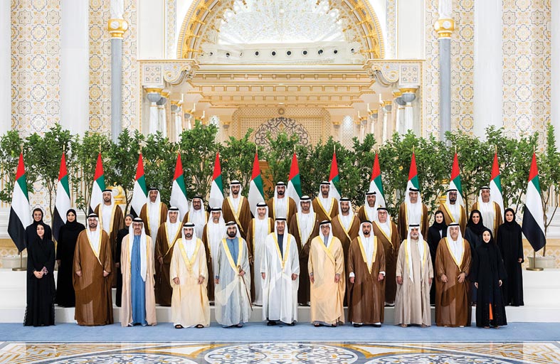 أمام رئيس الدولة وبحضور محمد بن راشد .. حمدان بن محمد والوزراء الجدد يؤدون اليمين الدستورية 