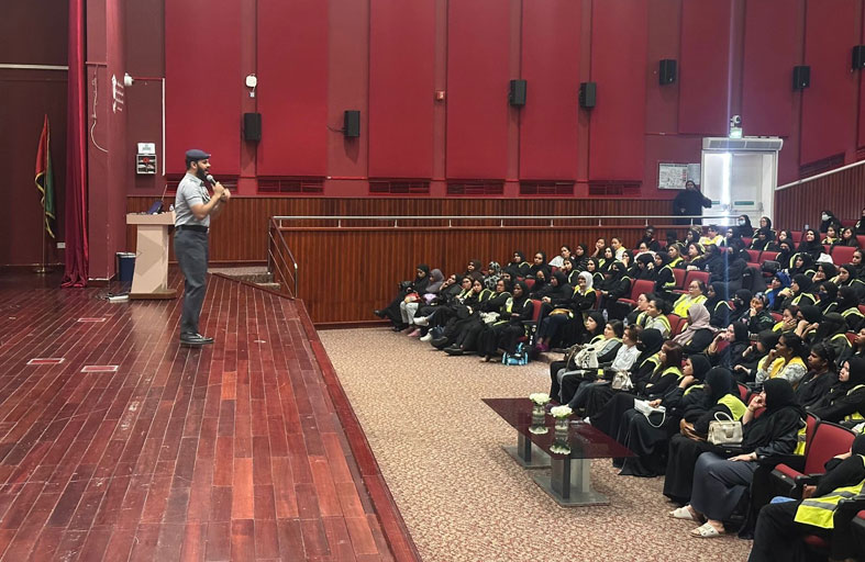 شرطة أبوظبي تعزز التوعية المرورية سائقي ومشرفي الحافلات المدرسية