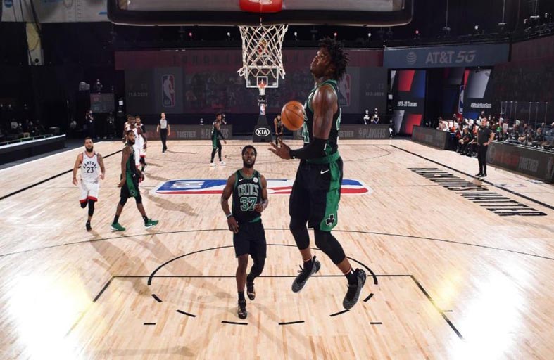 بوسطن يحسم مواجهته الأولى مع تورونتو وكليبرز 