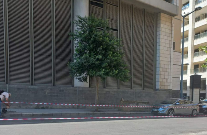 إلقاء قنبلة مولوتوف على السفارة السويدية في بيروت 