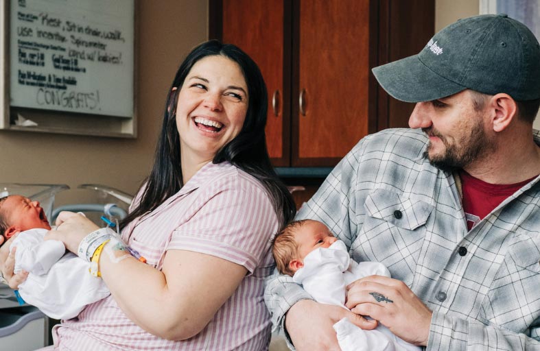 حالة في المليون.. ولادة رضيعين من رحمين اثنين