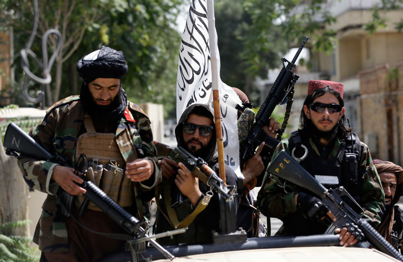 الأسلحة الأمريكية تشكل عصب سوق السلاح الأفغاني