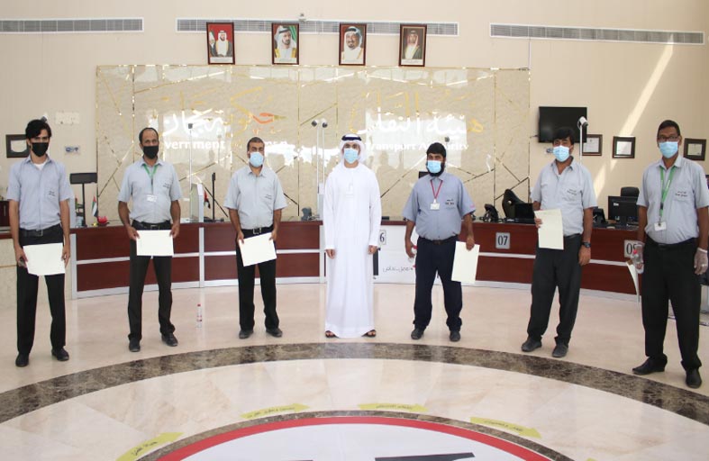 هيئة النقل في عجمان تكرم السائقين المتميزين في فترة جائحة كورونا