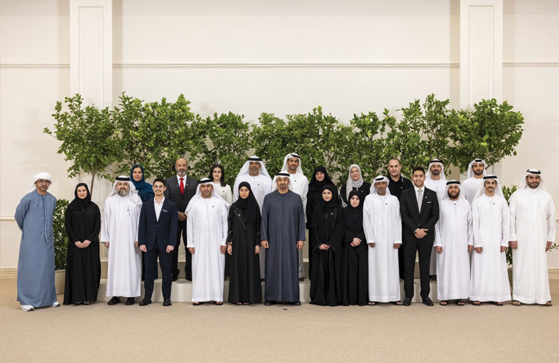 رئيس الدولة يستقبل أوائل الصف الثاني عشر وأولياء أمورهم وعدداً من القيادات التربوية