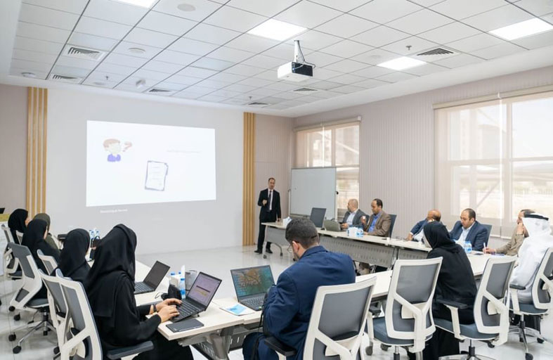 مالية عجمان تعرف موظفي الجهات الحكومية بالفوترة الضريبية