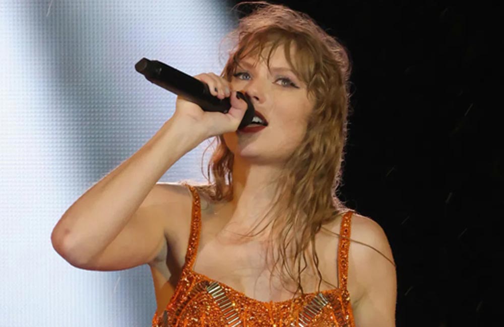 تايلور سويفت تتوقف عن الغناء لإنقاذ أحد معجبيها