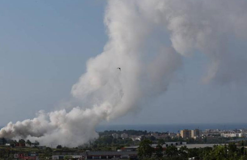 سحابة سامة تجبر 160 ألفاً في كتالونيا على البقاء في منازلهم