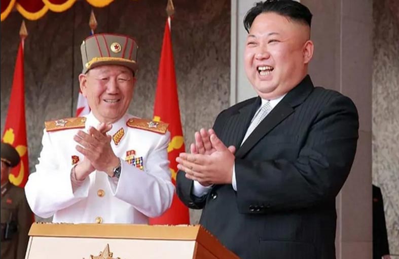 زعيم كوريا الشمالية يحظر السراويل الضيقة