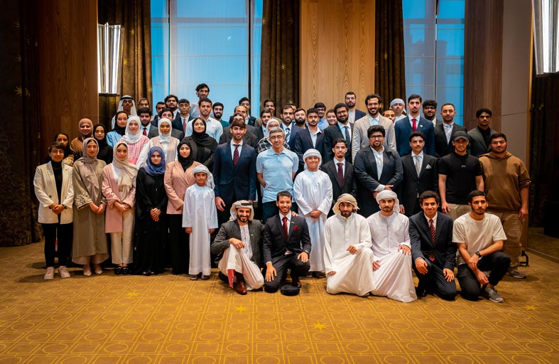 عبدالله بن زايد يلتقي طلبة الإمارات الدارسين في اليابان