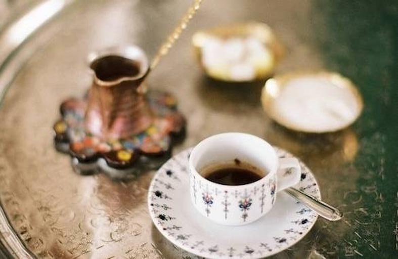 تقاليد مميزة لاستهلاك وإعداد القهوة
