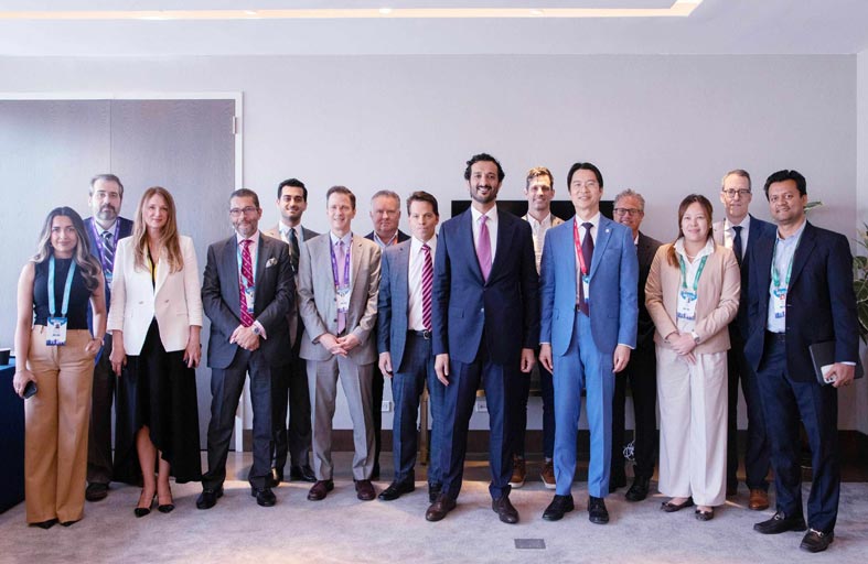 وزير الاقتصاد يبحث تعزيز قنوات التواصل  بين مجتمعي الأعمـال الإمـاراتي والأمريكي