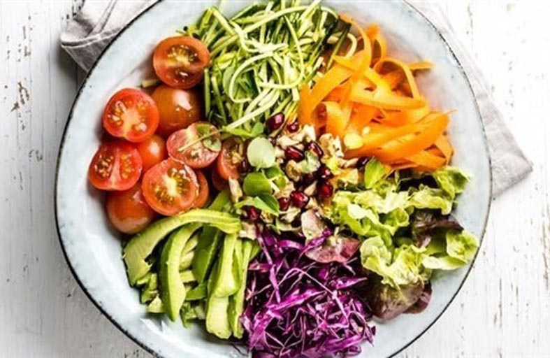 حِمية الأغذية النيئة.. تعرف على فوائدها