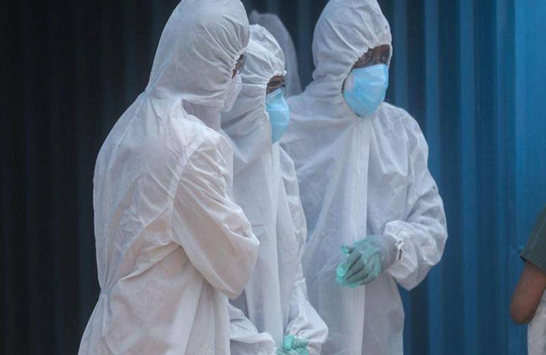 المصابون سابقاً بـ«كورونا» وغير ملقحين عرضة للإصابة مجدداً