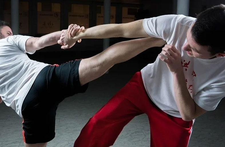 وفاة صادمة لمراهق أثناء اللعب مع صديقه