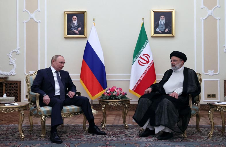 تقرير: الروس والإيرانيون متنافسون لا شركاء