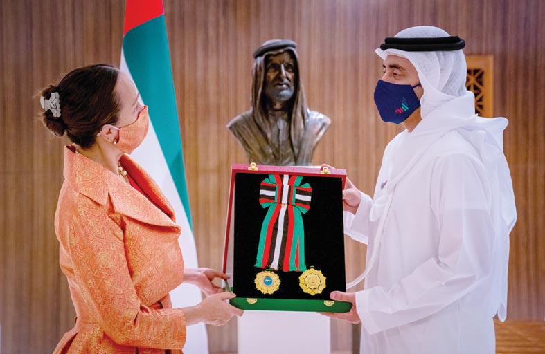 رئيس الدولة يمنح سفيرة المكسيك وسام الاستقلال من الطبقة الأولى