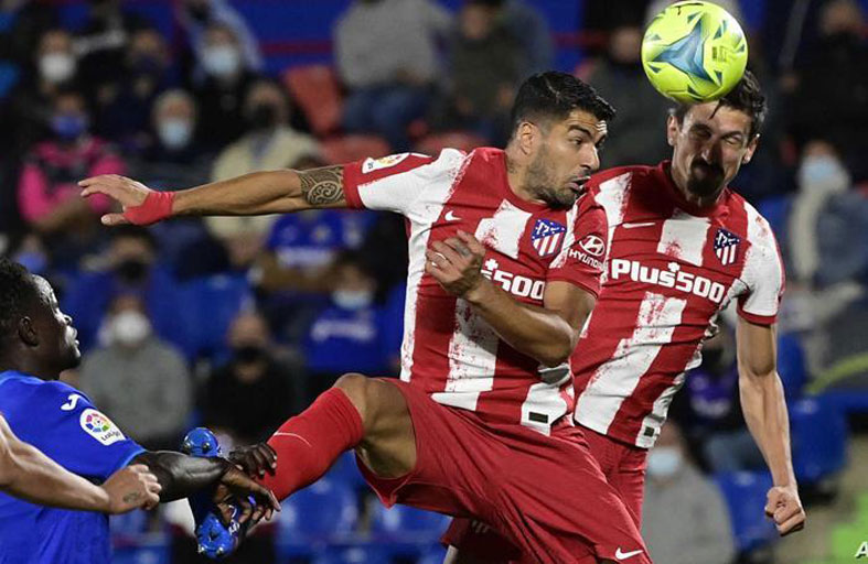 أتلتيكو يقلب الطاولة على خيتافي بثنائية سواريس 