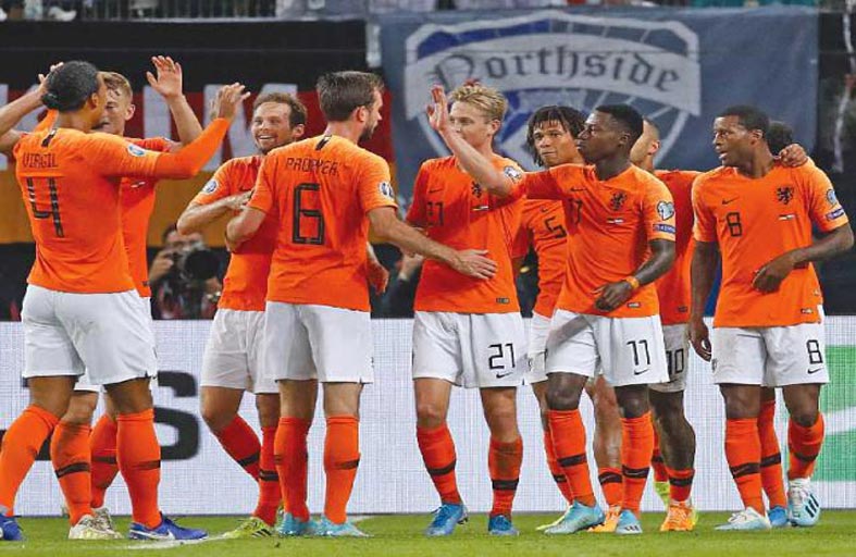 هولندا في أول اختبار دون كومان 