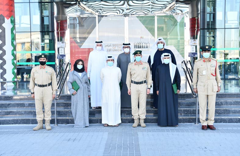 الفريق المري يكرّم شركاء شرطة دبي بـ«ميدالية السعادة»