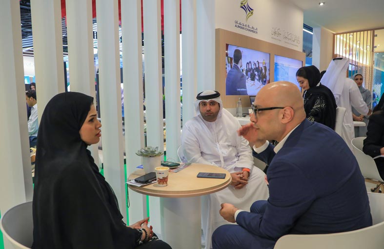 غرفة عجمان تروج لفرص الاستثمار السياحي في الإمارة بمعرض سوق السفر العربي