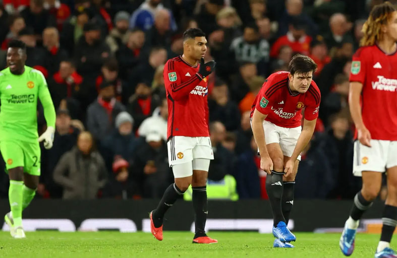 يونايتد يسعى للوقوف على قدميه بمواجهة فولهام