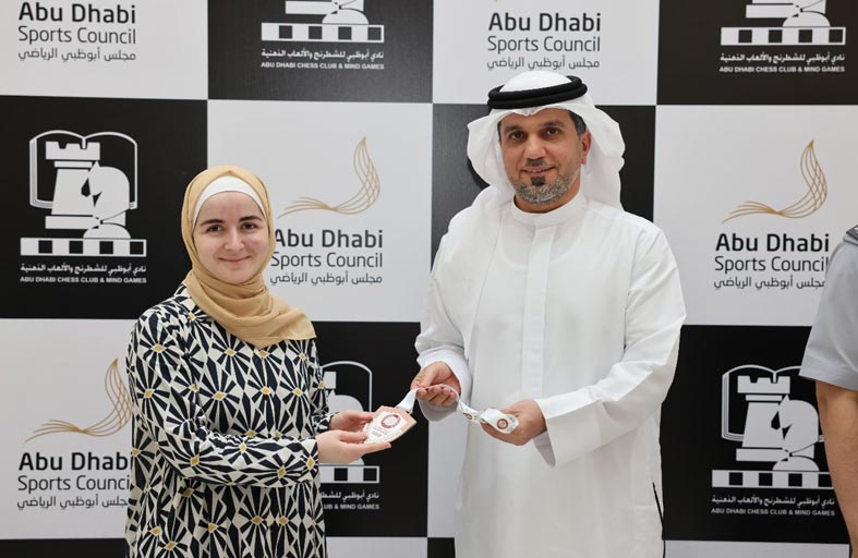 شرطة أبوظبي تتوج الفائزين ببطولتها للشطرنج