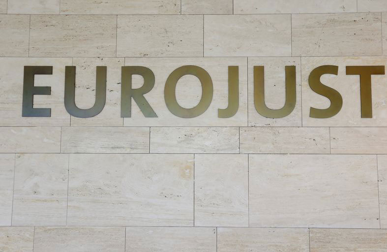 السلطات الأوروبية والأمريكية تفكك شبكة للبرمجيات الخبيثة 