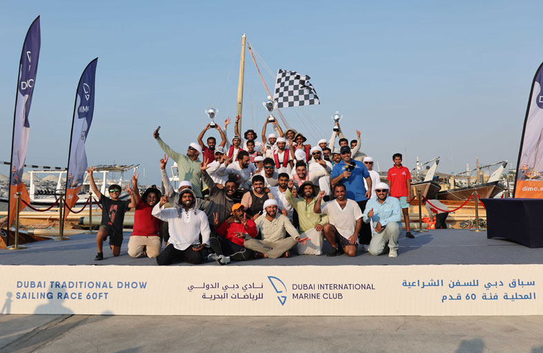 زلزال 25 يعانق (ناموس) سباق الشراعية 60 قدما